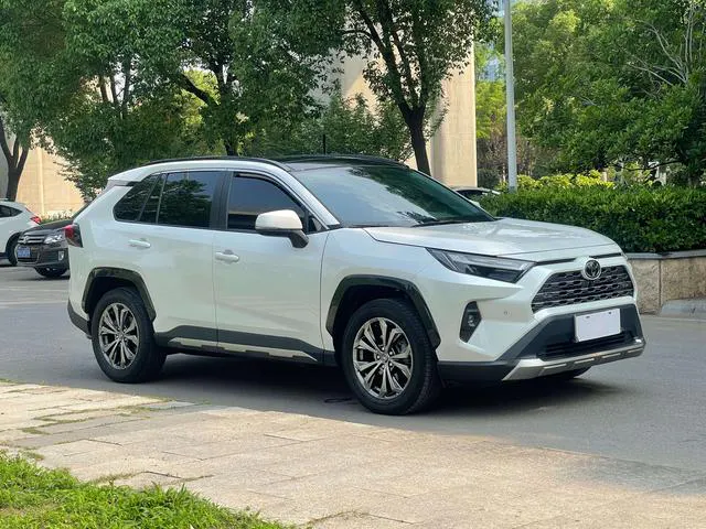 2024 Toyota RAV4 thumbnail 3