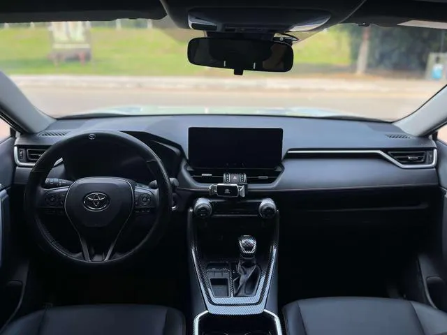 2024 Toyota RAV4 thumbnail 4