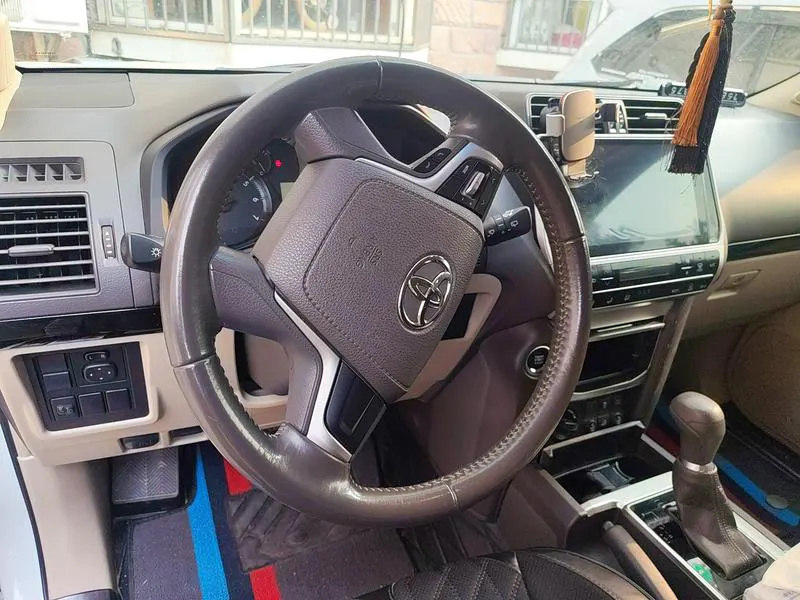 2018 Toyota Prado thumbnail 12
