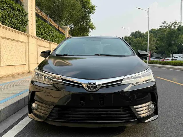 2017 Toyota Corolla thumbnail 2
