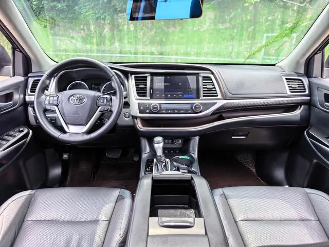 2018 Toyota Highlander thumbnail 4