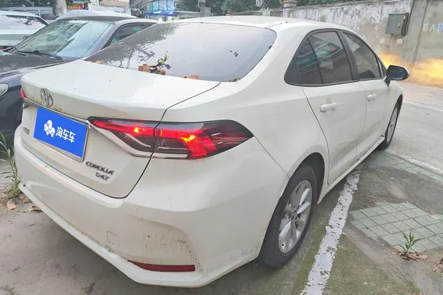 2023 Toyota Corolla thumbnail 3