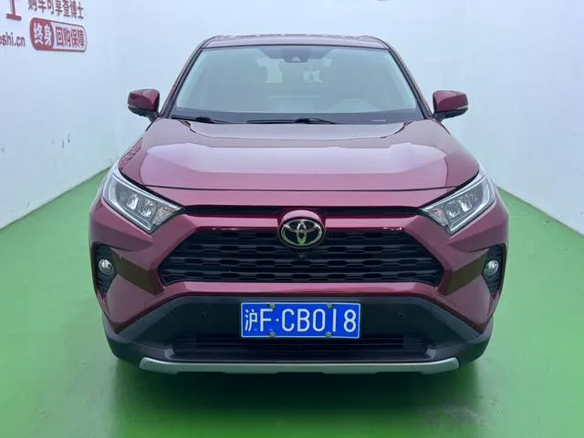2020 Toyota RAV4 thumbnail 2