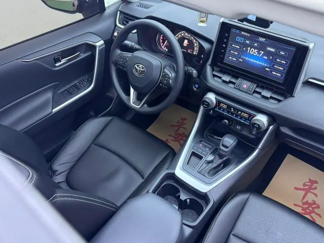2020 Toyota RAV4 thumbnail 4