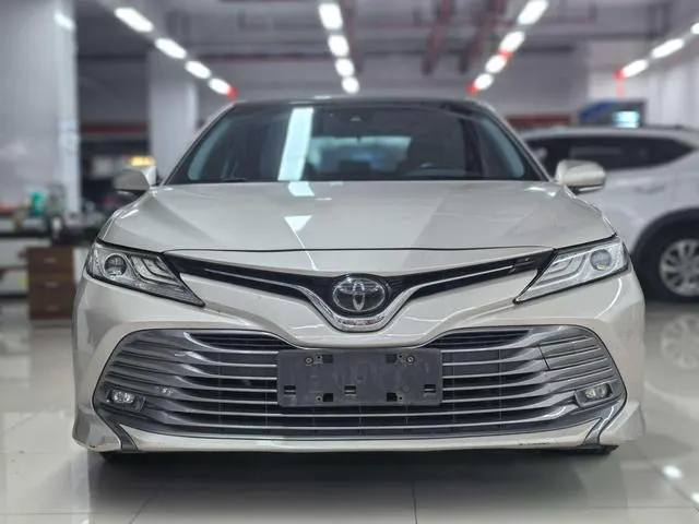 2019 Toyota Camry thumbnail 2