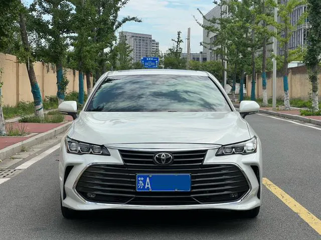 2019 Toyota Avalon thumbnail 2