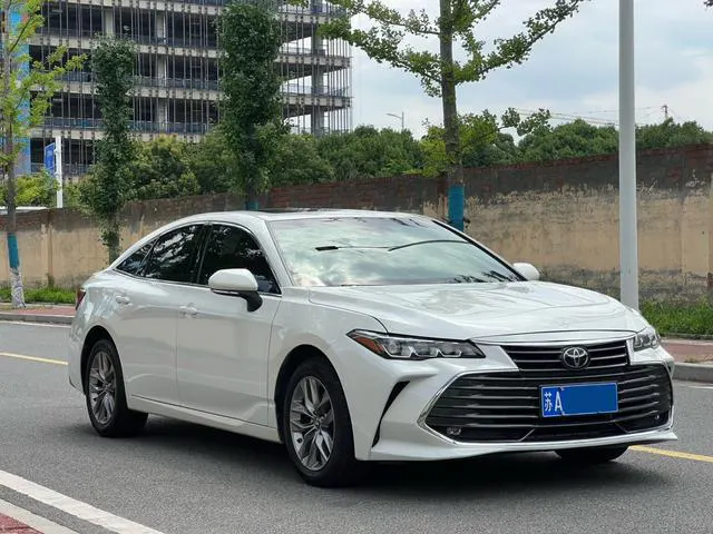 2019 Toyota Avalon thumbnail 3
