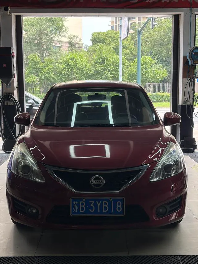 2011 Nissan Tiida thumbnail 2