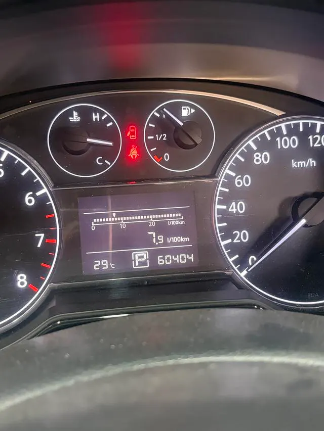 2011 Nissan Tiida thumbnail 4