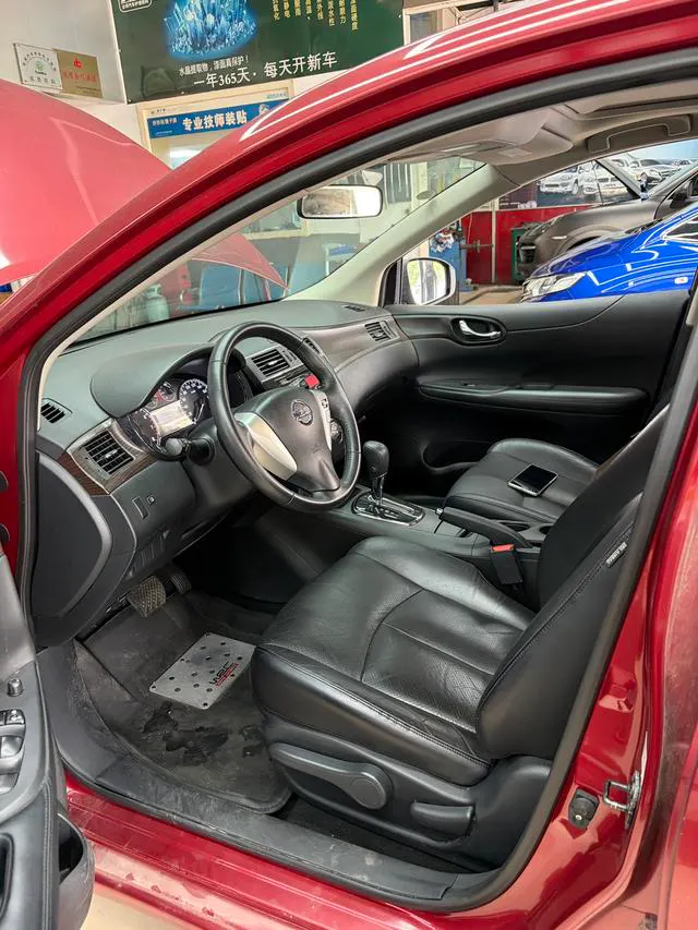 2011 Nissan Tiida thumbnail 5