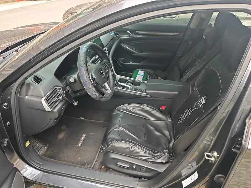2022 Honda Accord thumbnail 8
