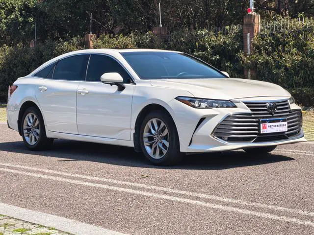 2019 Toyota Asian Dragon thumbnail 3