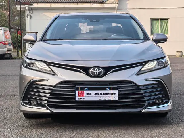 2021 Toyota Camry thumbnail 2