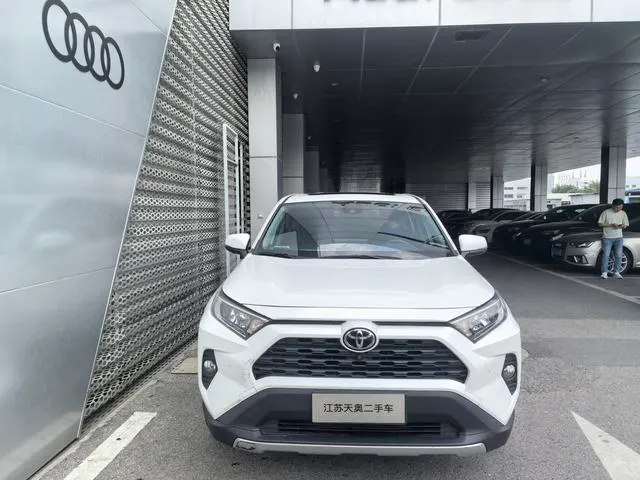 2021 Toyota RAV4 thumbnail 2