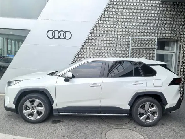 2021 Toyota RAV4 thumbnail 3
