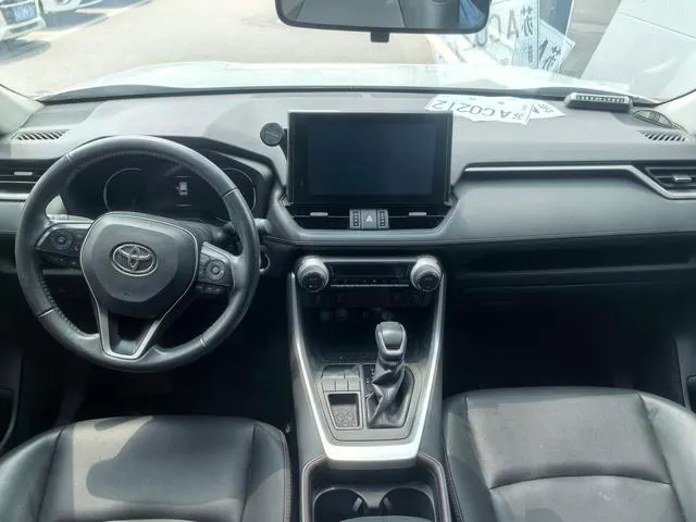 2021 Toyota RAV4 thumbnail 4