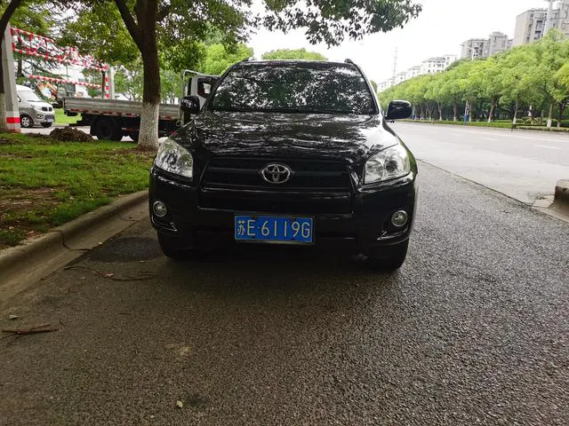 2011 Toyota RAV4 thumbnail 2