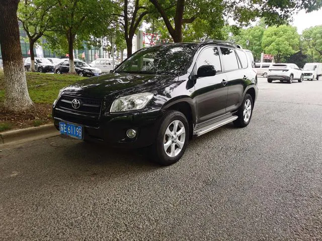 2011 Toyota RAV4 photo 1