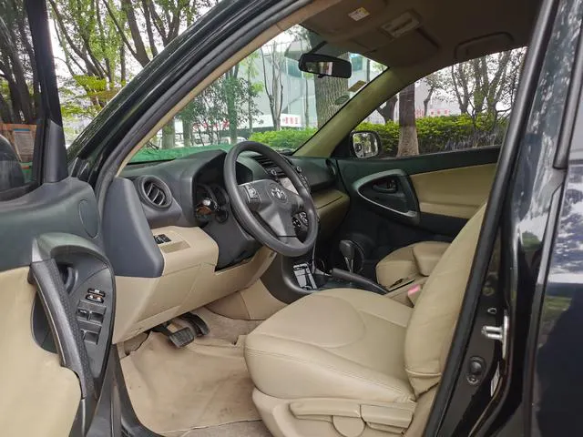 2011 Toyota RAV4 thumbnail 5
