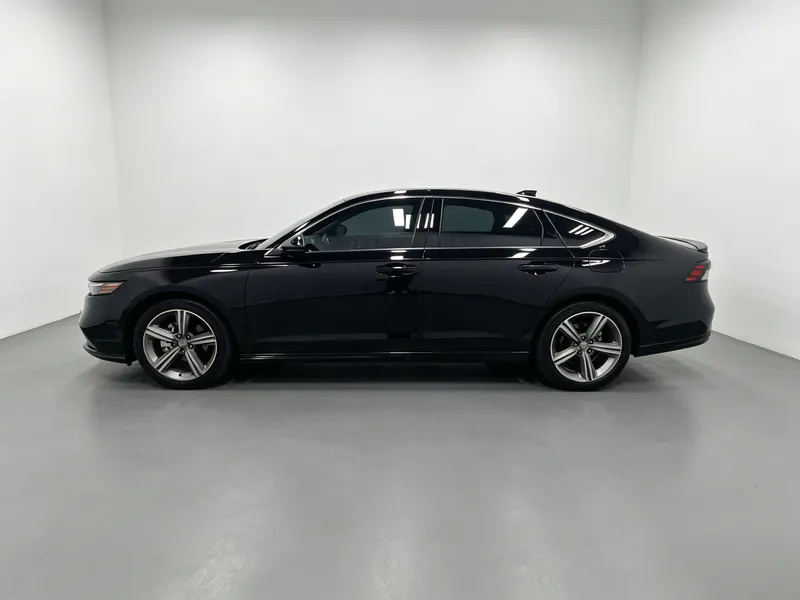 2023 Honda Accord thumbnail 5