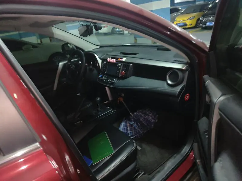 2019 Toyota RAV4 thumbnail 9
