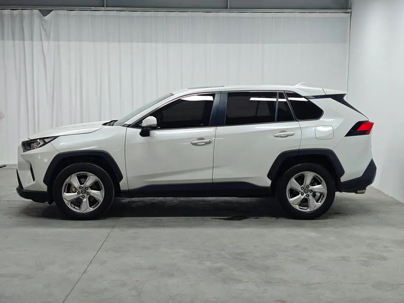 2020 Toyota RAV4 thumbnail 5