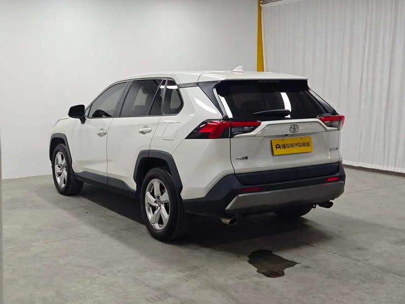 2020 Toyota RAV4 thumbnail 6