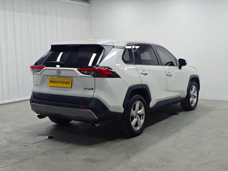 2020 Toyota RAV4 thumbnail 8