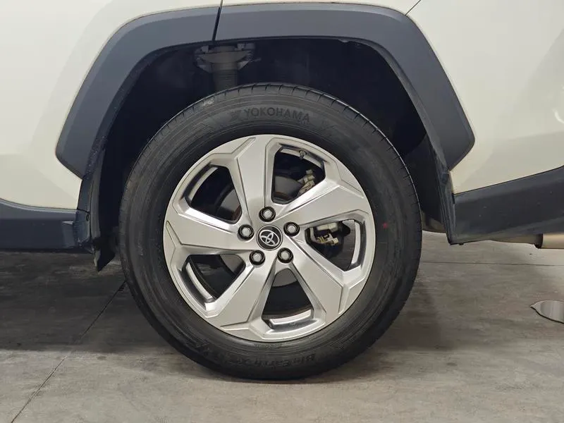 2020 Toyota RAV4 thumbnail 10