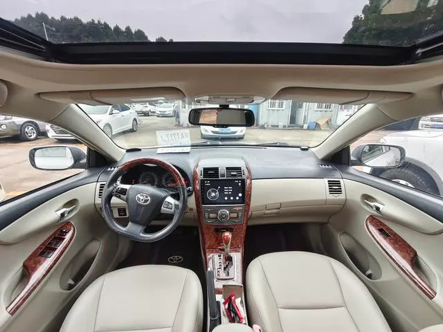 2011 Toyota Corolla thumbnail 4