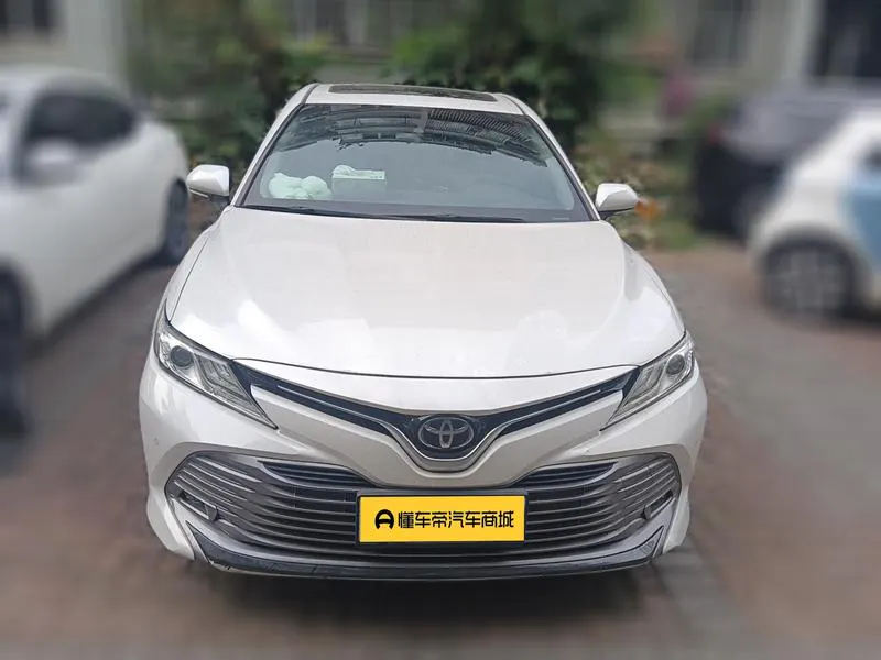 2019 Toyota Camry thumbnail 3