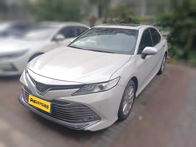 2019 Toyota Camry thumbnail 2