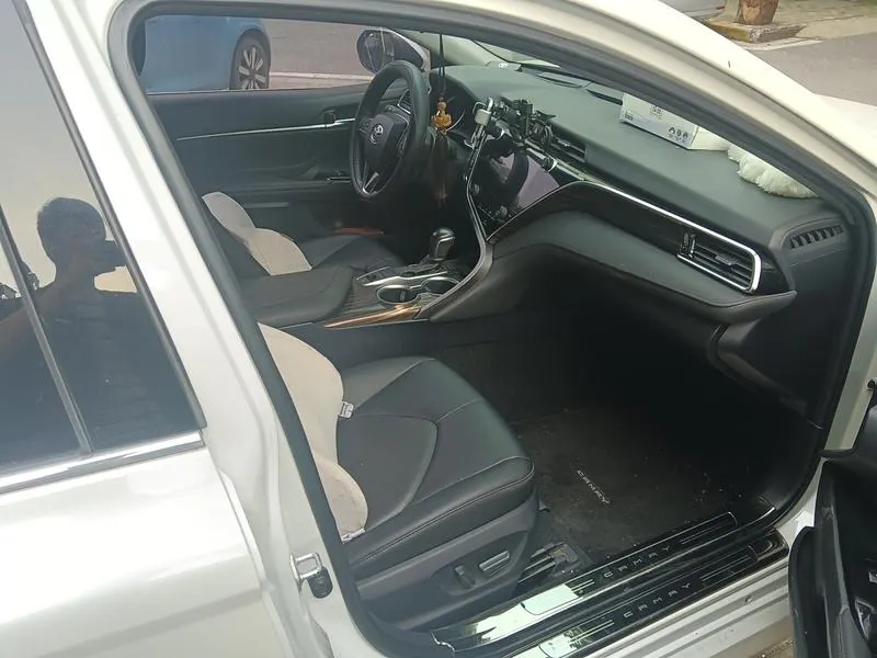 2019 Toyota Camry thumbnail 9
