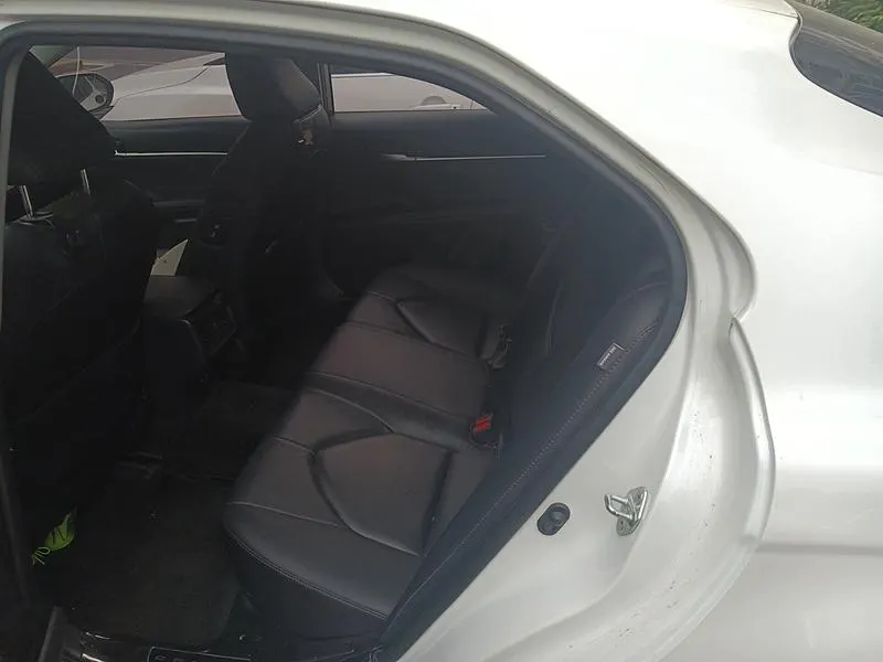 2019 Toyota Camry thumbnail 10