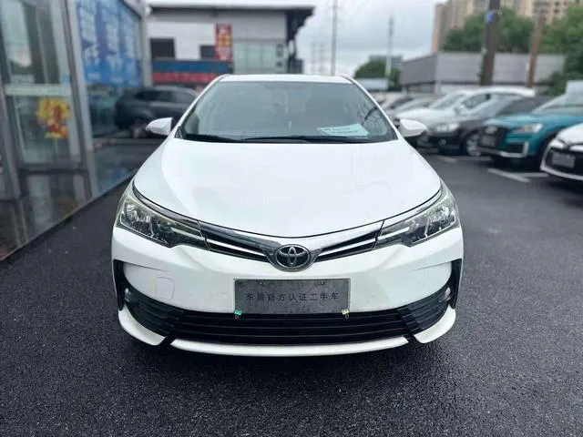2017 Toyota Corolla thumbnail 2