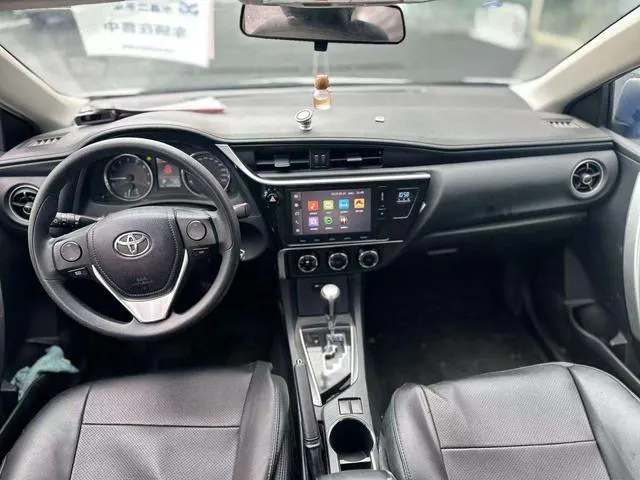 2017 Toyota Corolla thumbnail 4