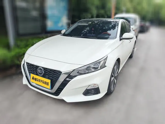 2020 Nissan Altima thumbnail 2