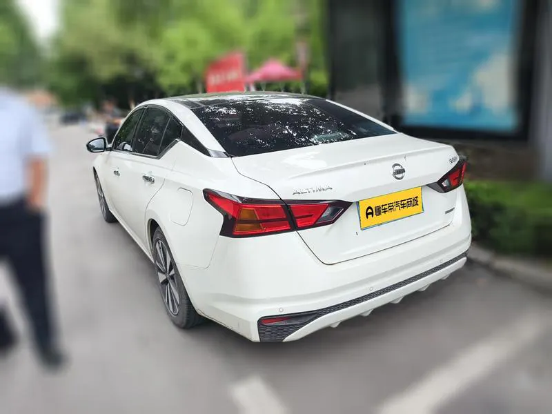 2020 Nissan Altima thumbnail 7
