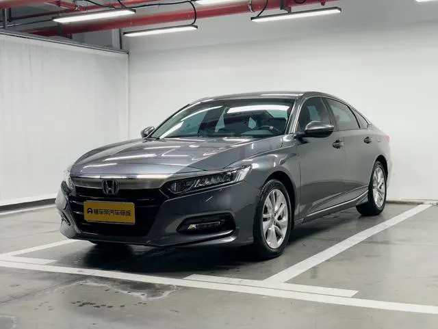 2018 Honda Accord thumbnail 2