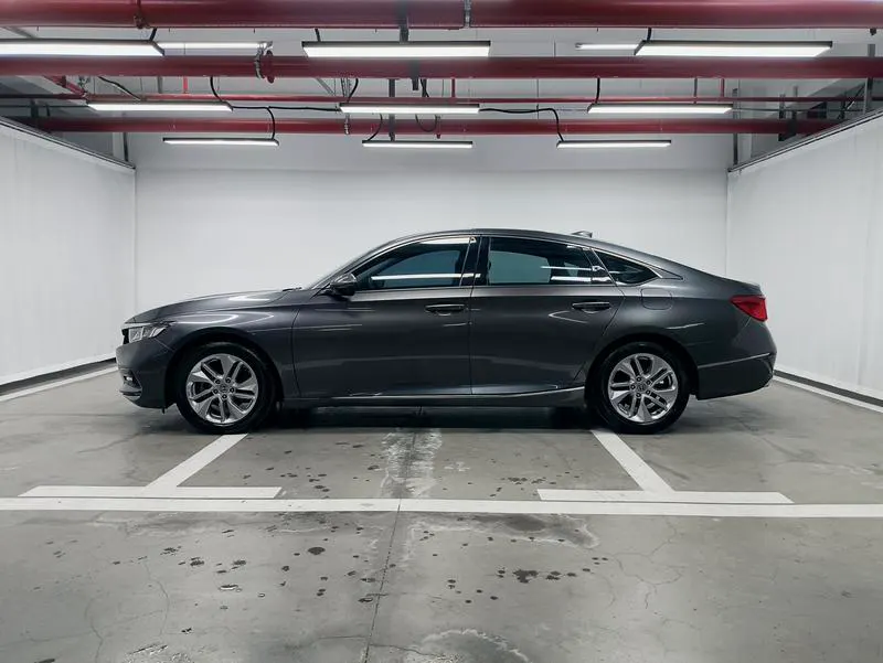 2018 Honda Accord thumbnail 5