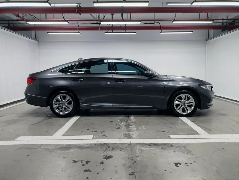 2018 Honda Accord thumbnail 9