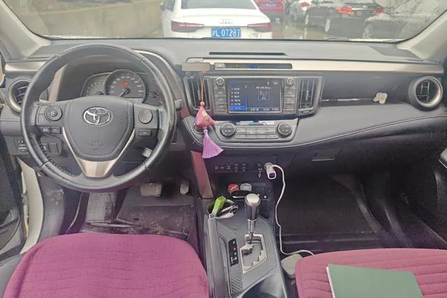 2015 Toyota RAV4 thumbnail 4