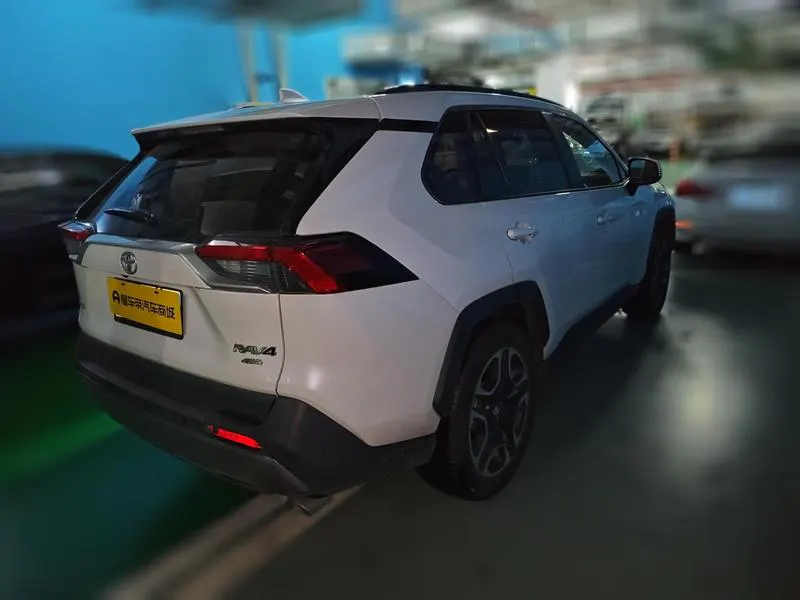 2020 Toyota RAV4 thumbnail 5