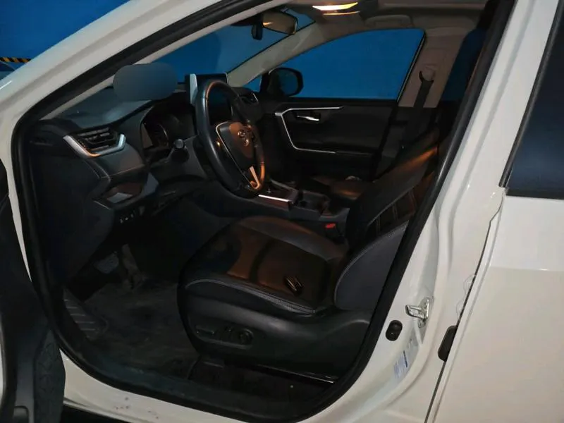 2020 Toyota RAV4 thumbnail 8