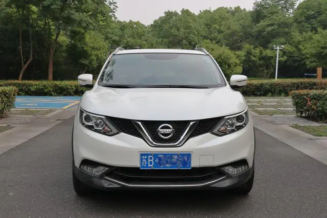 2017 Nissan Qashqai thumbnail 2