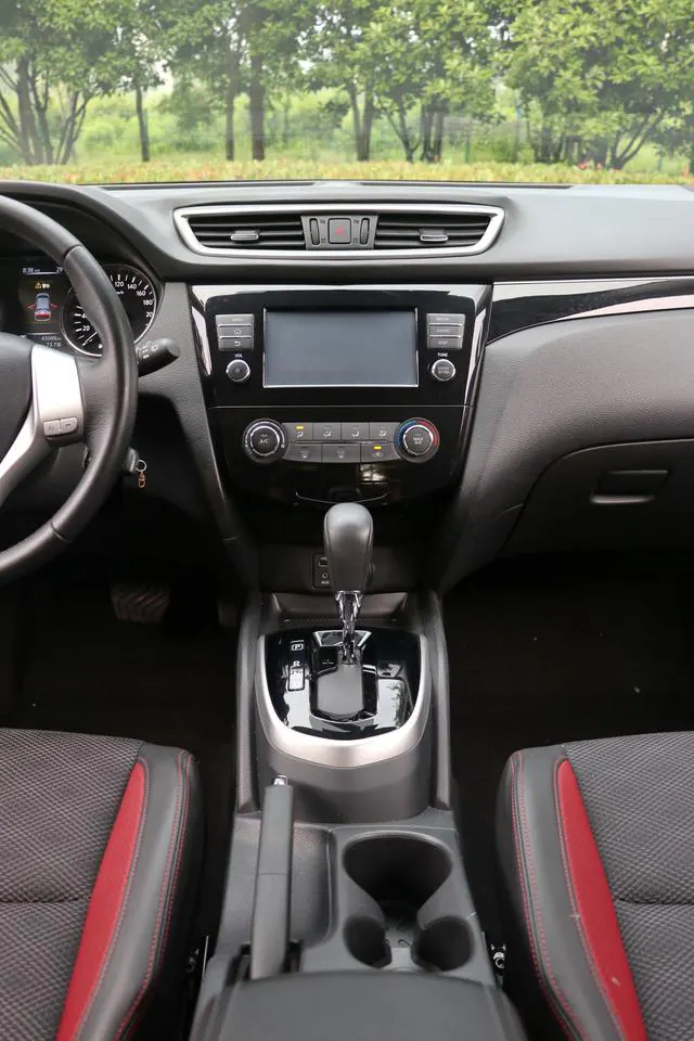 2017 Nissan Qashqai thumbnail 5