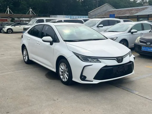 2019 Toyota Corolla thumbnail 3