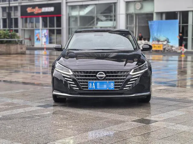 2022 Nissan Altima thumbnail 2