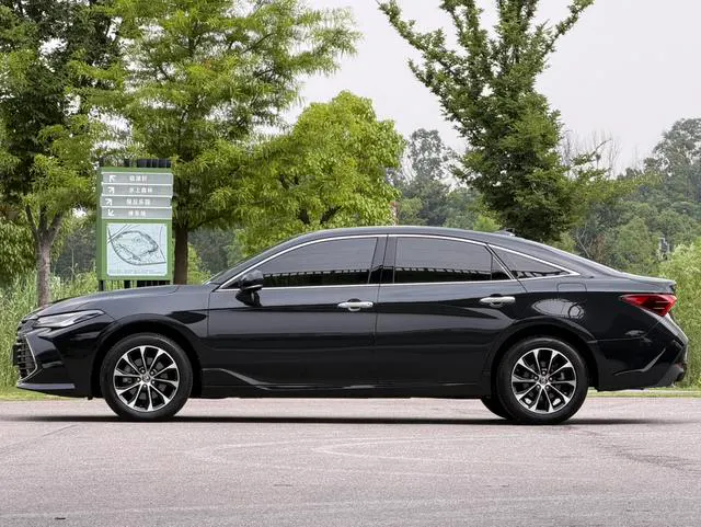 2023 Toyota Camry thumbnail 3