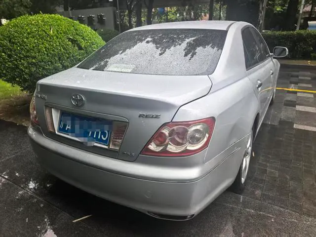 2010 Toyota Mark X thumbnail 3